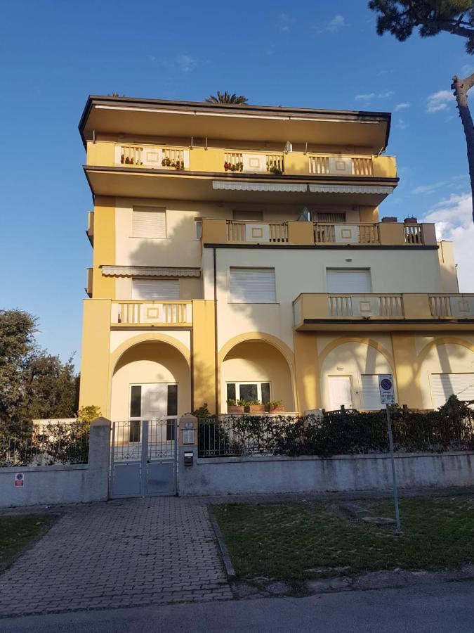 Apartamento Vittoria Marina Di Pietrasanta Luaran gambar