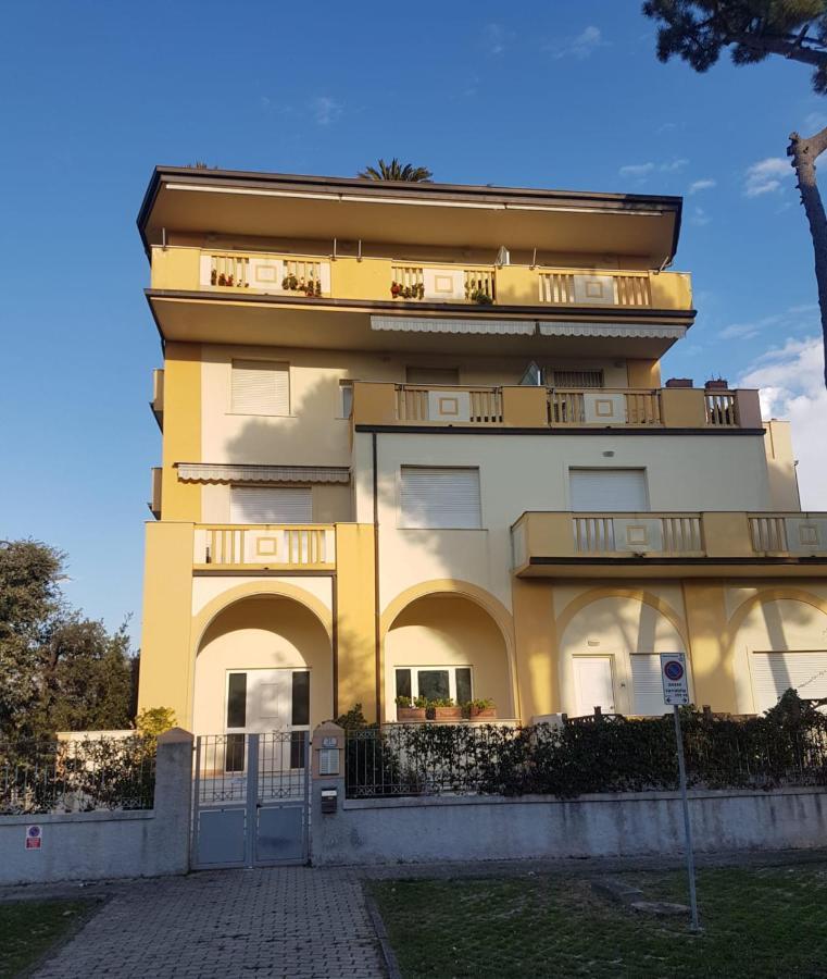 Apartamento Vittoria Marina Di Pietrasanta Luaran gambar